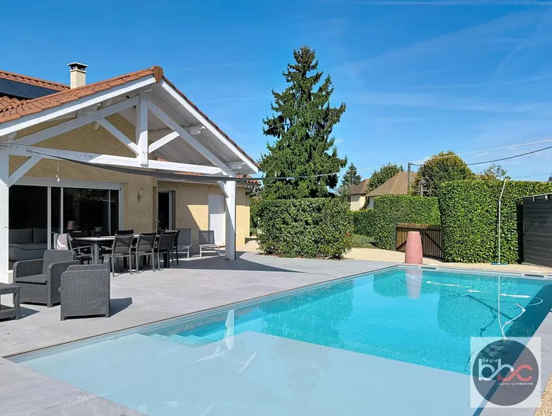 Maison récente à La Chapelle De La Tour : MAISON RECENTE - 3 CHAMBRES - 1 BUREAU - PISCINE