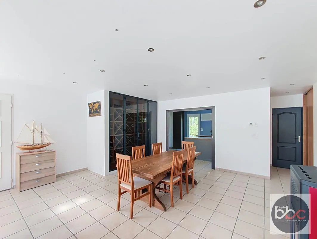 MAISON RECENTE - 3 CHAMBRES - 1 BUREAU - PISCINE : photo 3 sur 9