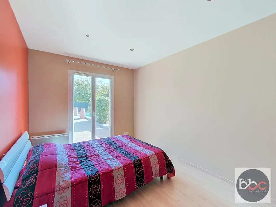 MAISON RECENTE - 3 CHAMBRES - 1 BUREAU - PISCINE : photo 8 sur 9